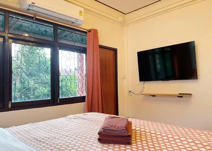 Papaya House - Wat Arun Guest house 3*